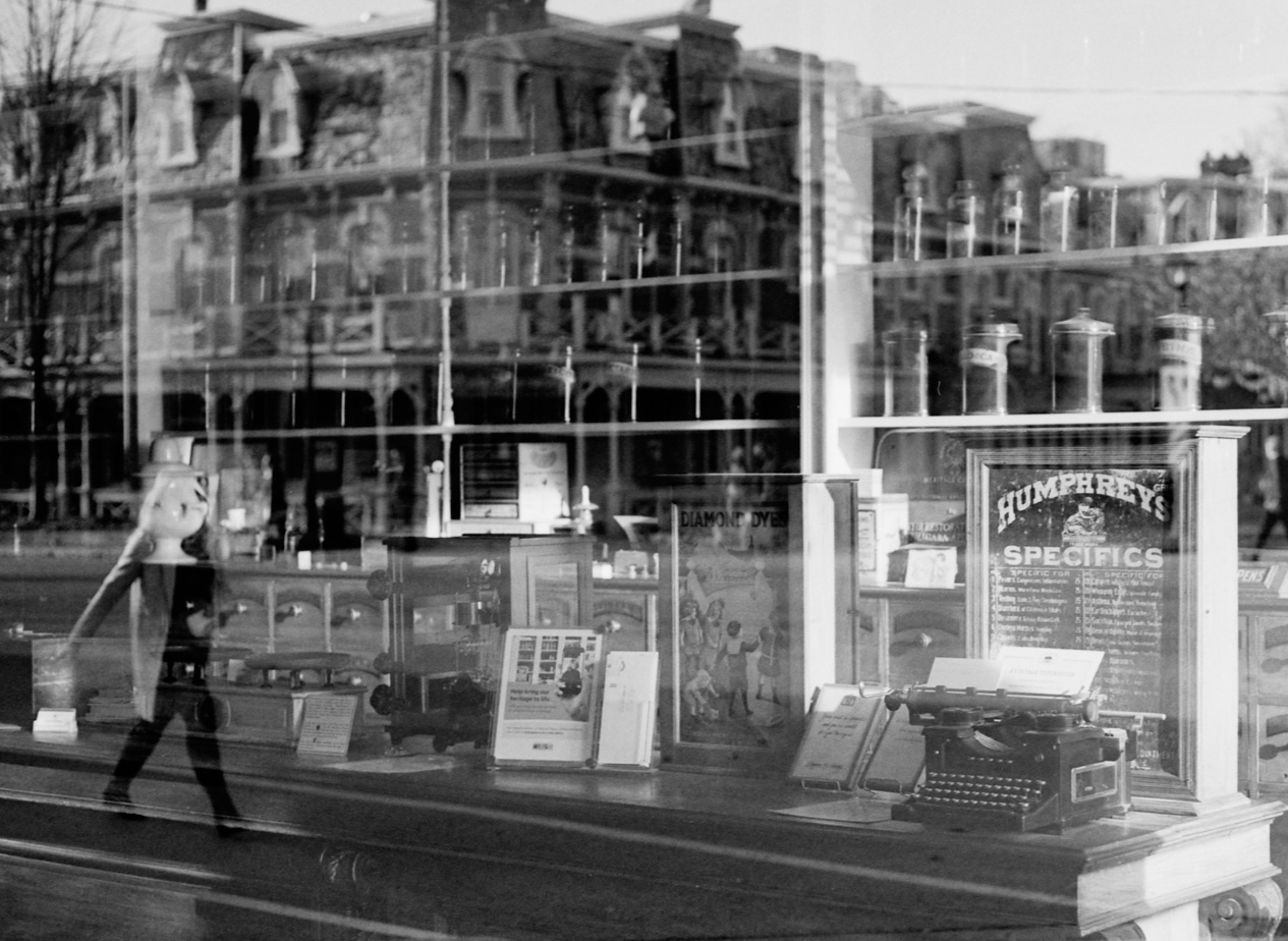 Contact Brantford Film Lab about film processing, film developing and photographic prints - Brantford Ontario Canada